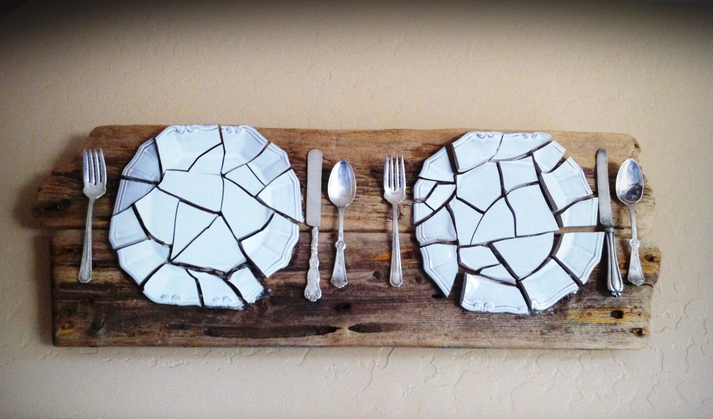 Чи має клієнт платити за розбитий посуд в ресторані?