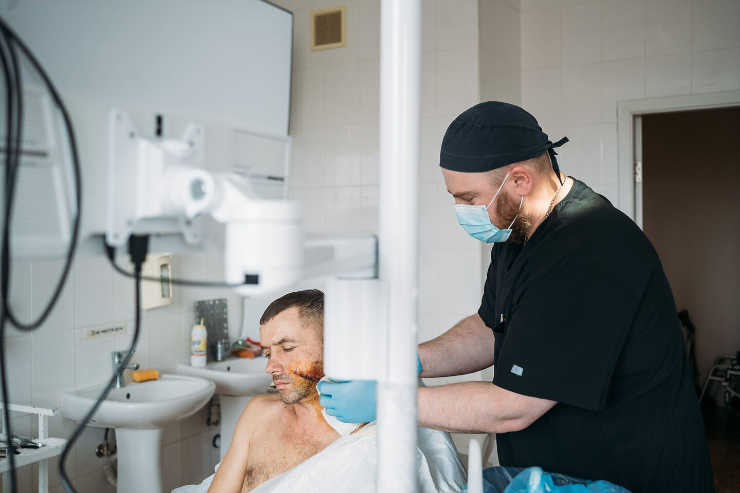 Ночує у шпиталі, чекає на усмішки